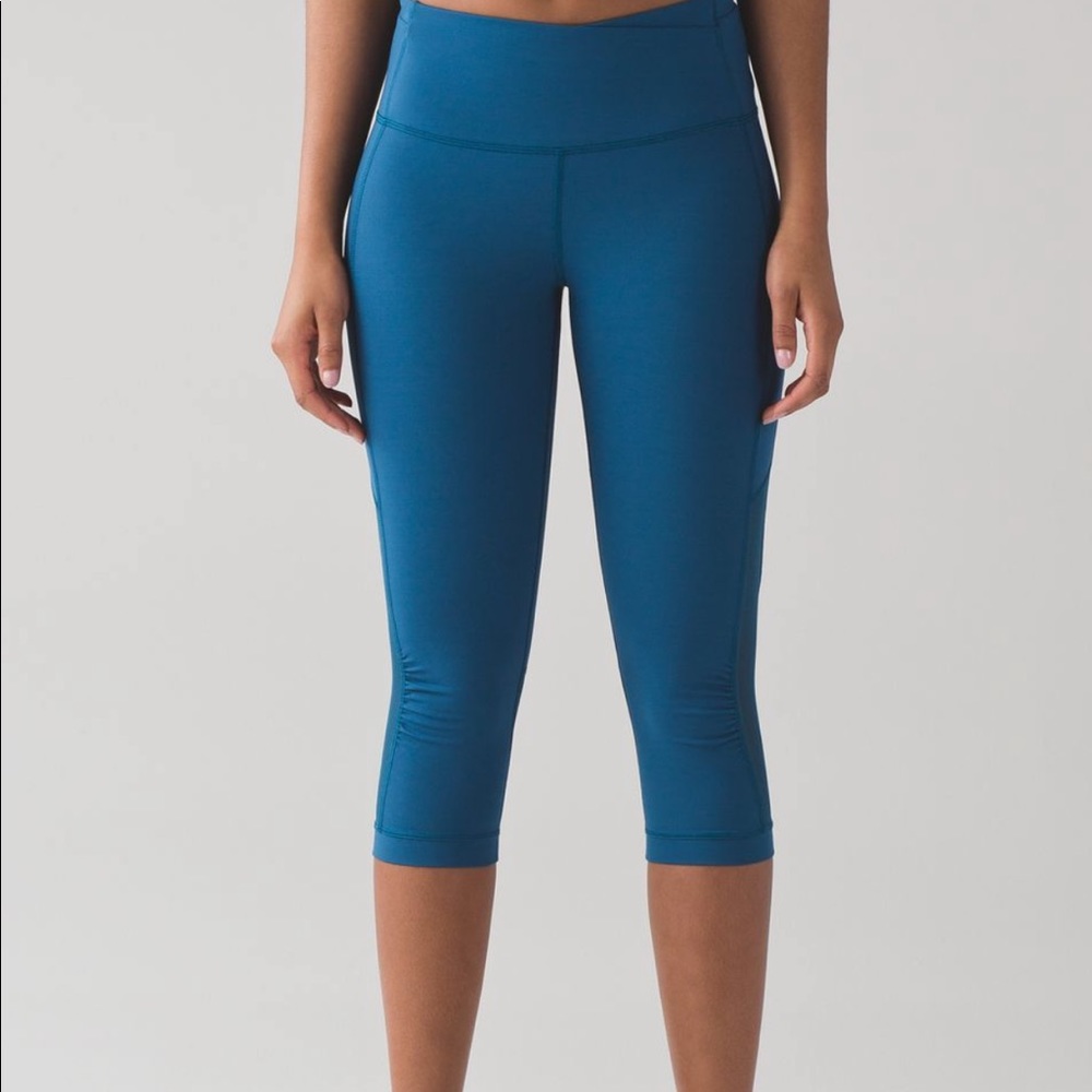 Lululemon Gear Up Crop leggings Blue Reflective 8